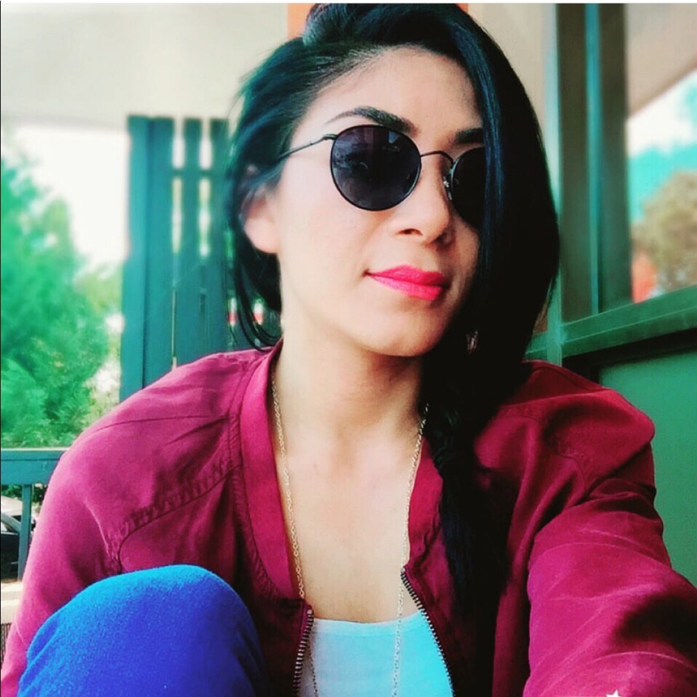 Meet your Posher, Dounia